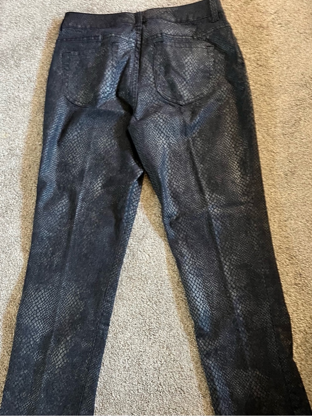 Chico's Black Faux Snakeskin Platinum Denim Jeans size 1R - Picture 2 of 6